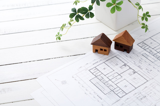 おもちゃの家と設計図