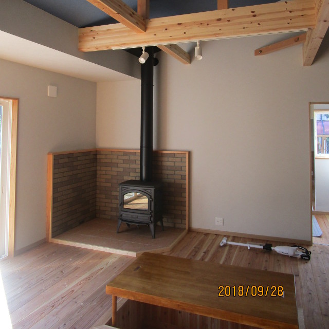 事例3 薪ストーブ入りの新築 03